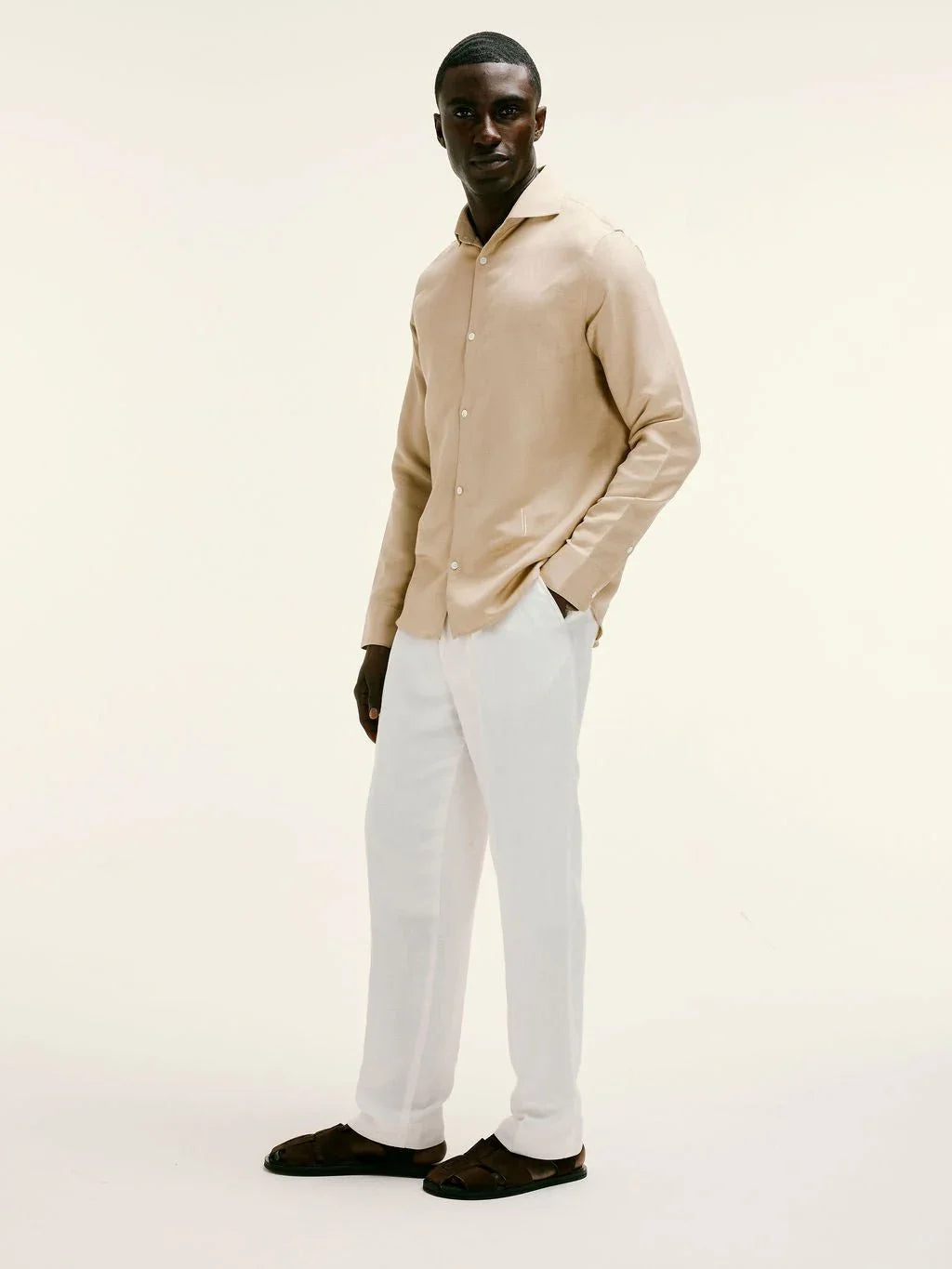 Cutaway Collar Linen - Viscose Shirt in gold - Lewis James
