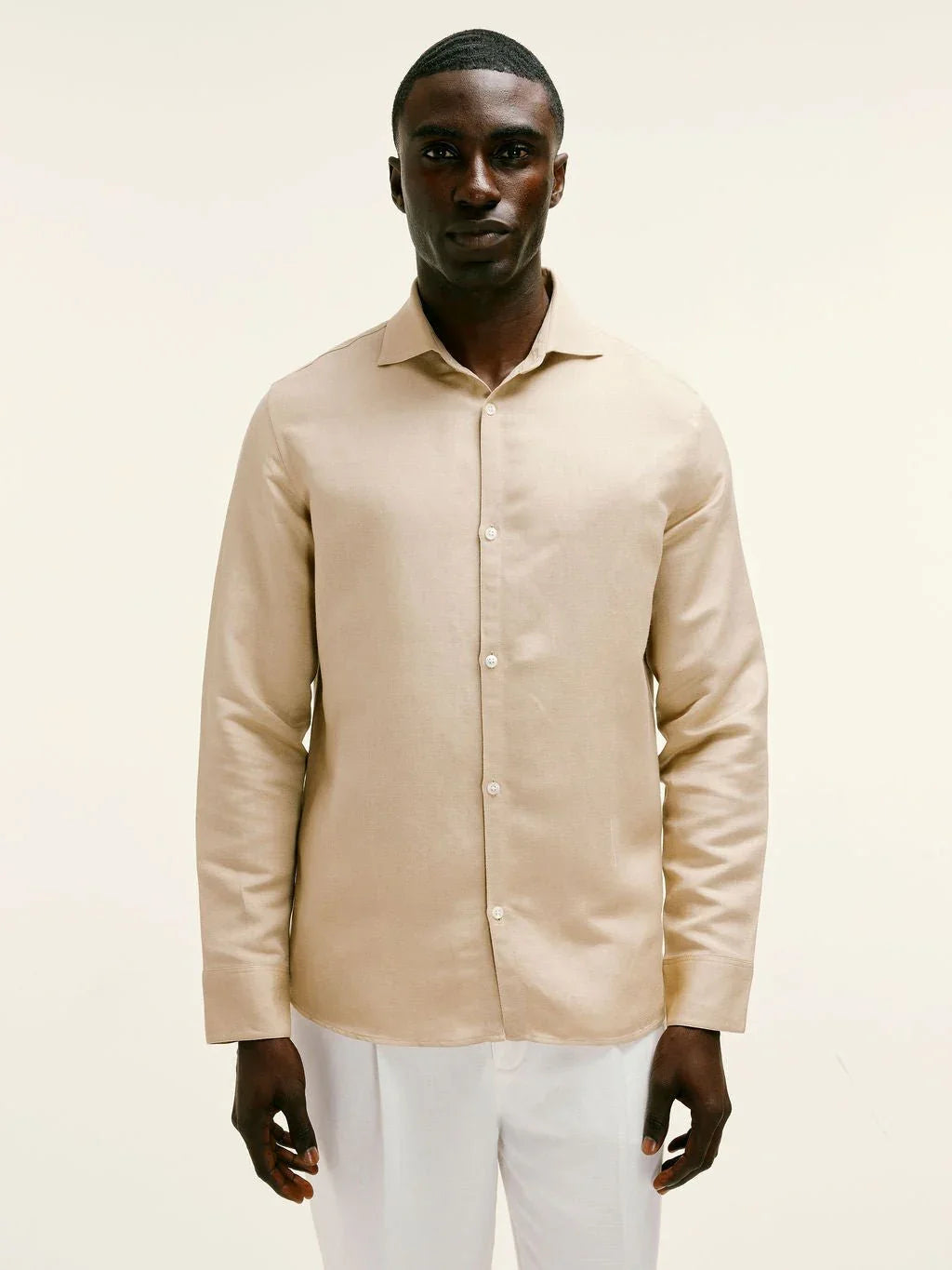 Cutaway Collar Linen - Viscose Shirt in gold - Lewis James