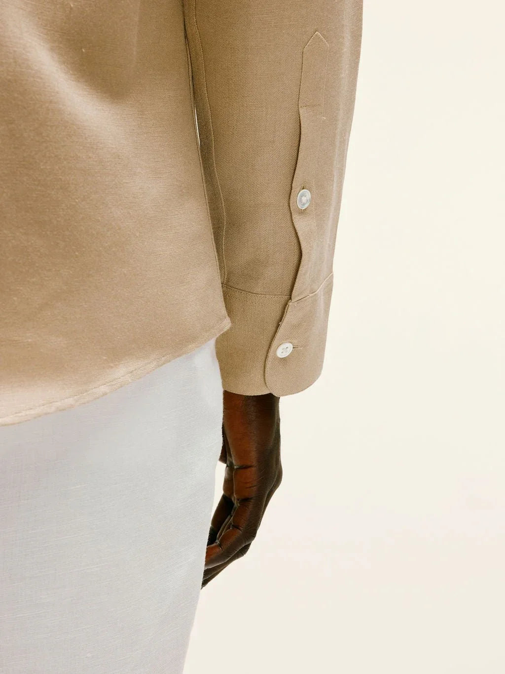 Cutaway Collar Linen - Viscose Shirt in gold - Lewis James